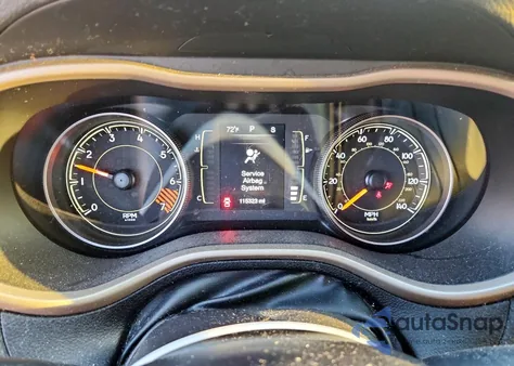 2015 Jeep Cherokee Latitude z USA, uszkodzony, nr VIN 1C4PJLCB0FW607712